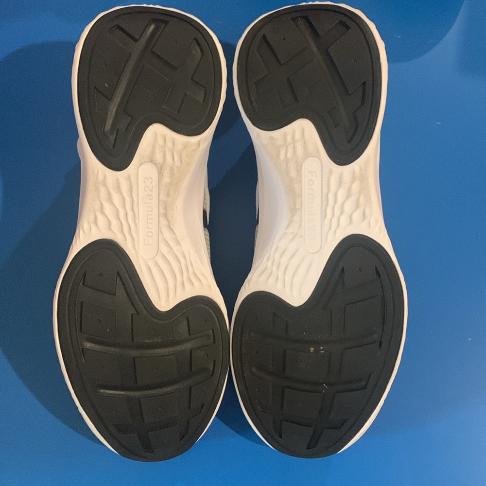 Barely Worn Jordan’s - image 4